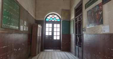 مدارس لها تاريخ فى محافظة قنا.. داود تكلا بنيت عام 1929 لتخفيف عناء ذهاب الطلاب للمدارس البعيدة.. تمتاز بالتفاصيل المعمارية الفريدة وتحتوى على معمل علوم قديم وتضم أعمدة على الطراز اليونانى والرومانى.. صور