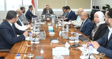 وزير الإسكان يتابع موقف تنفيذ وحدات مشروع "ديارنا"