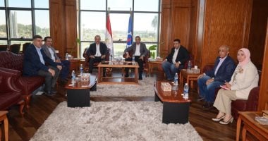 وزير قطاع الأعمال العام يلتقي محافظ السويس لبحث تعزيز التعاون