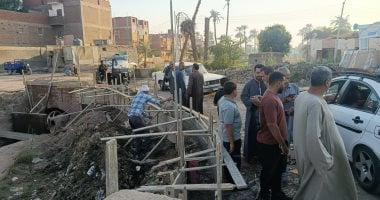 بناء سور حول كوبرى قنطرة حواس بأسيوط بعد انقلاب تروسيكل راح ضحيته 5 تلاميذ