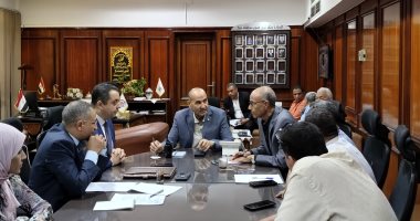 محافظة قنا تبحث خطة للتعامل مع الحيوانات الضالة وإنشاء ملجأ بعيدا عن المناطق السكنية