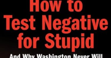 كتاب جون كينيدى كيف تثبت أنك غير غبى؟ يتصدر الأكثر مبيعا