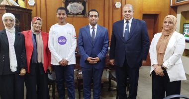 نائب محافظ قنا يكرم الفائز بكأس المنتخب المصرى للذكاء الاصطناعى والروبوت
