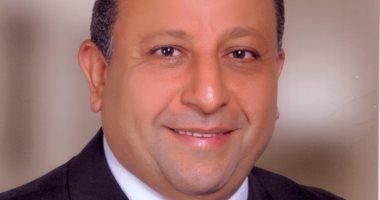 رئيس جامعة المنصورة يهنئ عميد كلية السياحة والفنادق لفوزه بالأكاديمى الأكثر تأثيرا