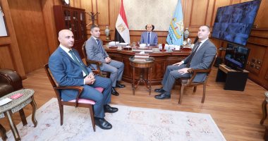 محافظ كفر الشيخ يبحث مع وفد الجهاز القومى لتنظيم الاتصالات عددا من الملفات 