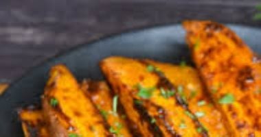 طريقة عمل البطاطا المشوية بالعسل والمكسرات فى الفرن