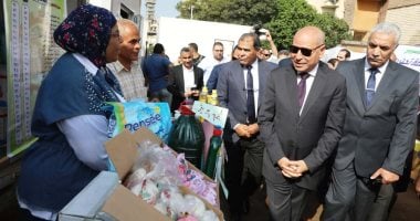 محافظ القاهرة يتفقد معرض السلع الغذائية أمام حى وسط القاهرة