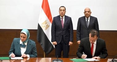 مدبولى يشهد توقيع اتفاقية بين المصرية لنقل الكهرباء وشركة "K&K" الإماراتية