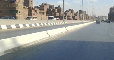 الأتوبيس الترددى الاختيار الأفضل على الطريق الدائرى بعد عزل حارته المرورية.. إنشاء بلدورات خرسانية بطول المسار يوفر الوقت ويشجع المواطنين على استخدامه.. وإشادة واسعة من الركاب: يصل فى مواعيد ثابتة.. صور