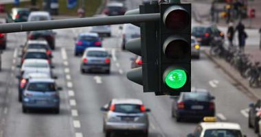 إشارة مرور جديدة تربك السائقين فى ماساتشوستس.. 1 من كل 4 يتجاهل الضوء الأحمر
