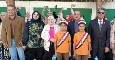 مدير تعليم المنوفية يشارك طلاب المتميزة للغات احتفالهم بانتصارات أكتوبر المجيدة