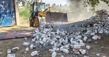 استرداد 278 فدانًا خلال حملات إزالة التعديات بـ 8 مراكز بأسيوط