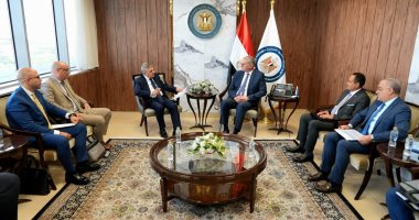وزير البترول يبحث مع رئيس قناة السويس إقامة محطة لتسييل وتخزين الغاز 