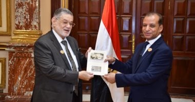 ثروت الخرباوى بعد تسلّمه كارنيه عضوية مجلس الشيوخ: تكليف ومسؤولية وطنية