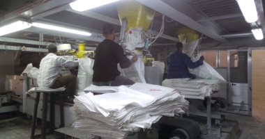 مصانع سكر كوم أمبو تستعد لعصر 2 مليون طن قصب بالموسم الجديد.. محافظ أسوان يوجه برصف منطقة انتظار الجرارات.. وخطة مرورية لتسهيل حركة توريد المحصول.. والصرح الصناعى تأسس 1912 وإنتاجه ربع إنتاج مصر من السكر.. صور