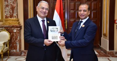 رئيس المصريين الأحرار يتسلم كارنيه عضوية الشيوخ.. ويؤكد: تكليف وطنى