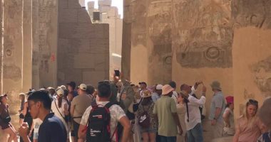 السياح من كل مكان فى العالم فى قلب عاصمة مصر القديمة التاريخية.. أفواج سياحية من بولندا وإسبانيا وفرنسا ولوكسمبوج وشرق آسيا يحققون طفرة سياحية بجولات يومية بين معالم الأقصر الأثرية التاريخية.. صور