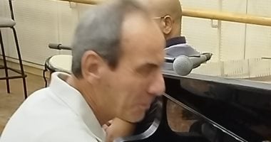 عمرو سليم فى بروفة فرقة مدحت صالح بدار الأوبرا.. صور