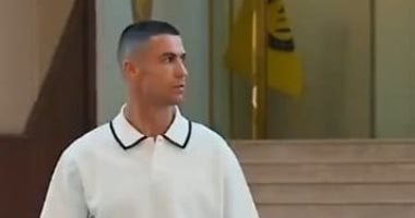 كريستيانو رونالدو يخطف الأنظار بـ لوك جديد بعد عودته لتدريبات النصر.. فيديو