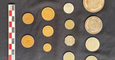 اكتشاف كبسولة رصاصية نادرة تحتوى على مجموعة عملات تاريخية فى حي وسط الإسكندرية