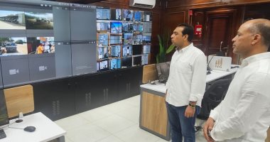 نائب محافظ قنا يتابع انتظام المواقف ومحطات الوقود من مركز السيطرة بالشبكة الوطنية