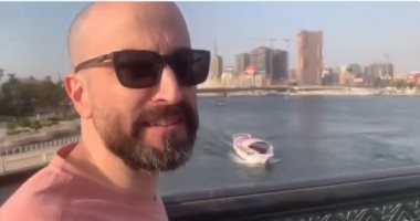 مصرى يهنئ الأسير باسم خندقجي أثناء سيره على ضفاف النيل: مبروك الحرية