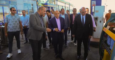 محافظ كفر الشيخ يتفقد عددا من محطات الوقود للتأكد من تطبيق الأسعار المقررة