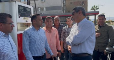 محافظ السويس يتفقد محطات الوقود لمتابعة سير العمل بعد الأسعار الجديدة