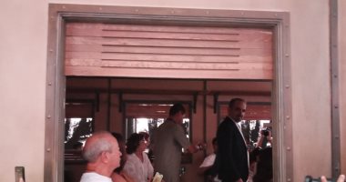 افتتاح معرض يوسف شاهين وسميح ونجيب وعمرو منسى يركبون "قطار باب الحديد"