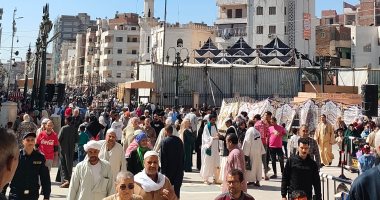 إقبال الزوار على مسجد السيد البدوى لصلاة الجمعة فى الليلة الكبيرة لمولده.. مباشر