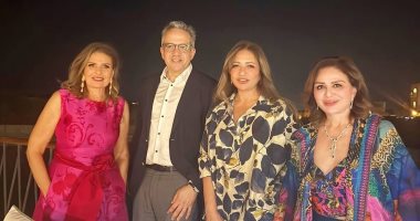 خالد العنانى مع عدد من النجوم فى الجونة وإلهام شاهين: شخصية مشرفة لاسم مصر