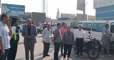محافظ المنيا يتابع انتظام حركة السير والتزام السائقين بالتعريفة الجديدة
