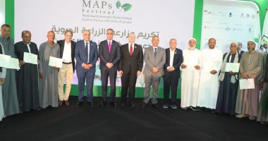 تكريم مزارعي بنى سويف ضمن فعاليات مؤتمر النباتات الطبية والعطرية.. فيديو