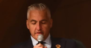 الإعلامى سيف زاهر يؤدى اليمين بالجلسة الافتتاحية لمجلس الشيوخ