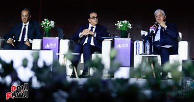 بدء الجلسة الوزارية الأولى بمؤتمر جامعة القاهرة الدولى للذكاء الاصطناعى