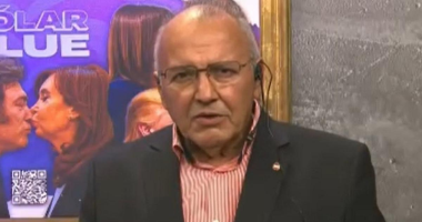 على الهواء.. وفاة زعيم المعارضة الأرجنتينى أثناء مناظرة تليفزيونية.. فيديو
