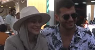 فرحانة لفرح الناس ليا.. ابنة هبة قطب وزوجها فى لقاء الهزار والحب.. فيديو