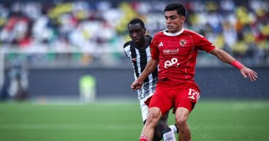 خروج أشرف بن شرقي ونزول طاهر محمد طاهر فى مباراة الأهلى وإيجل نوار.. صور 