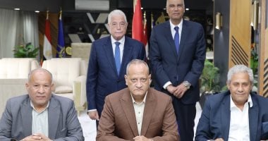 مستشار رئيس الجمهورية ومحافظ أسوان يوقعان بروتوكول تعاون لاستكمال تنفيذ مدرسة
