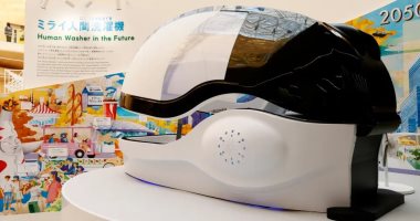 "غسالة البشر" تساعدك على الاستحمام خلال مشاهدة الأفلام.. صور