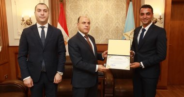 محافظ كفرالشيخ يكرم فريق عمل مركز نظم المعلومات الجيومكانية.. صور