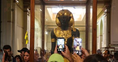 الدقائق الأخيرة للفرعون الذهبي توت عنخ آمون داخل المتحف المصرى بالتحرير.. فيديو