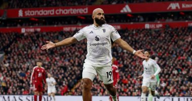 ليفربول ضد مان يونايتد.. الشياطين الحمر يباغتون الريدز بهدف مبكر من مبيومو