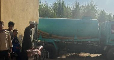 ضبط سيارة تفرغ حمولتها من مياه الصرف فى ترعة بقنا