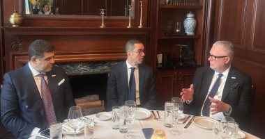 وزير الاستثمار والتجارة الخارجية يلتقي الرئيس التنفيذي لشركة “فوربس” العالمية لبحث التعاون في تنفيذ مشروع برج فوربس الدولي بالعاصمة الإدارية وفرص التوسع في مصر