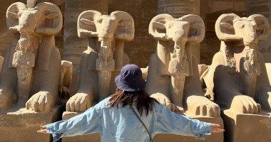 كباش معابد الكرنك سِحر يجذب سياح العالم بعد ترميم 48 كبشا بأيدٍ مصرية.. صور