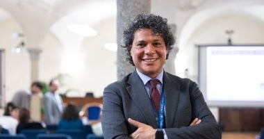 وائل فاروق يفوز بجائزة التميّز الدولي للبحر المتوسط 2025
