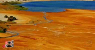 جبل الدوارة والبحيرة المسحورة بوادي الريان قطعة من الجنة على أرض الفيوم.. الطبيعة نحتت كل شبر عليها.. مقصد للسياحة البيئية.. حفر الملاك تشبه العملات المتحجرة .. و500 متر جمال رباني للجبال.. صور