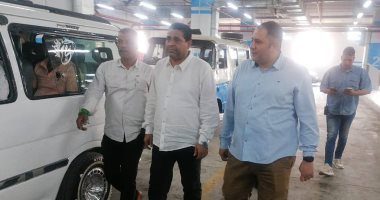 حملات على المواقف بحى حدائق القبة لمتابعة الالتزام بالتعريفة الجديدة.. صور