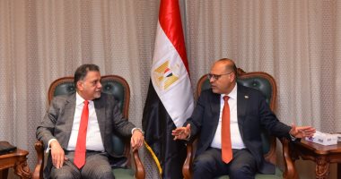 وزير العمل يبحث مع النائب الأول لرئيس غرفة تجارة وصناعة قطر تعزيز التعاون